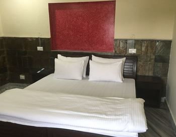 Goroomgo Hotel The Sojourn, Adharshila & Gulmohar Cottages Dharamsala Ngoại thất bức ảnh
